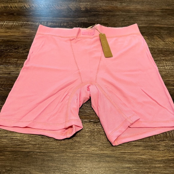 NWT Skims soft lounge boxer, medium, cotton candy - Picture 2 of 3
